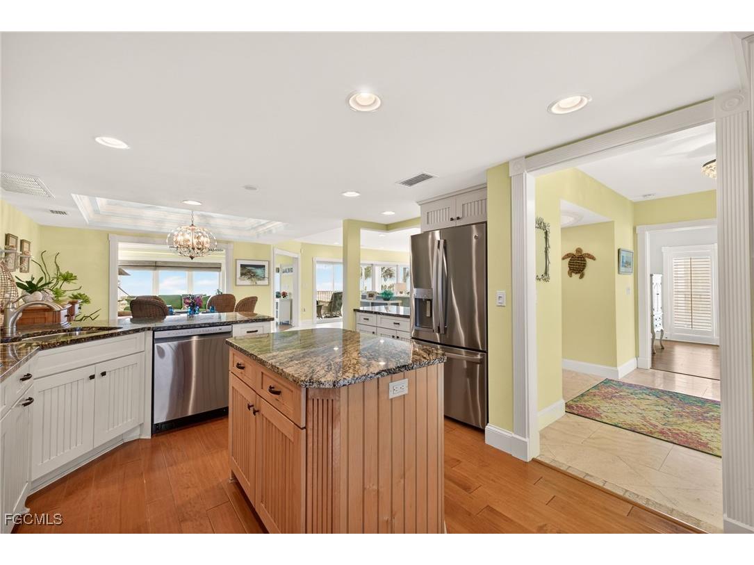 431 Bella Vista Way E Sanibel FL 33957 2026005865 image7