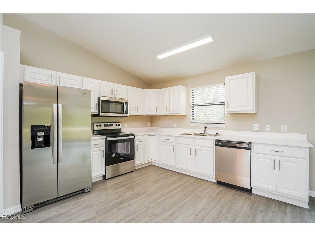431 Gray Avenue S Lehigh Acres FL 33974 2025023053 image4