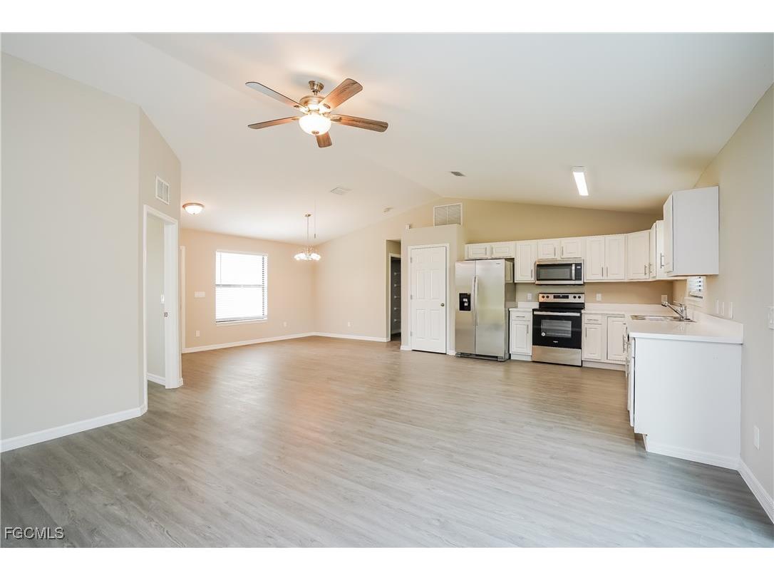 431 Gray Avenue S Lehigh Acres FL 33974 2025023053 image5