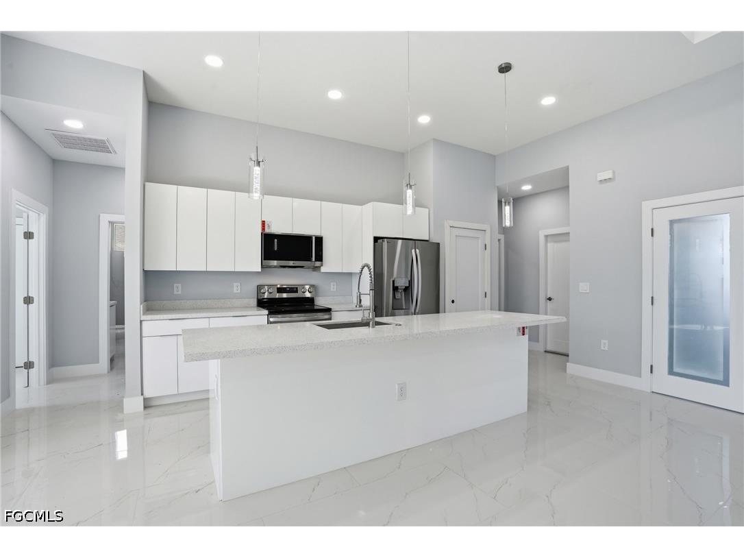 431 Palmyra Avenue Lehigh Acres FL 33974 2026016910 image1