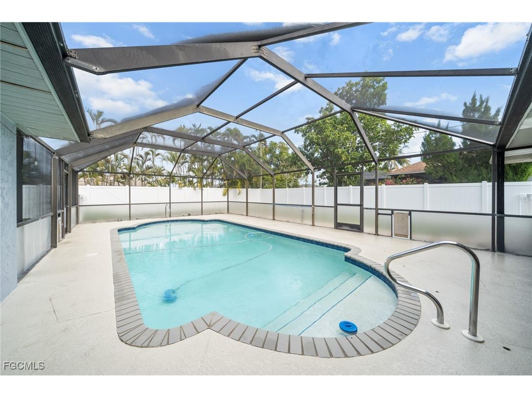 431 SW 39th Street Cape Coral FL 33914 2026003995 image1