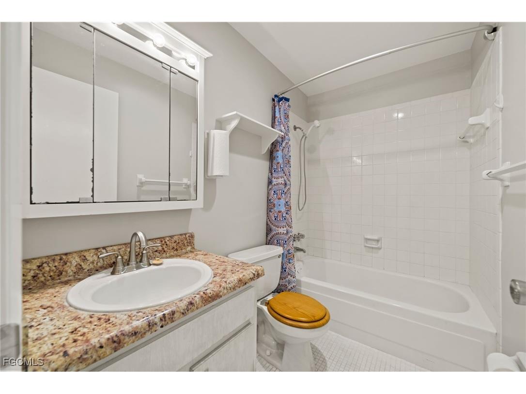 431 Van Buren Street #E7 Fort Myers FL 33916 2025006501 image13