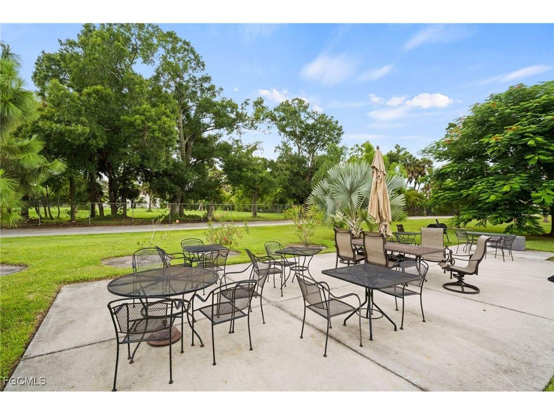 431 Van Buren Street #E7 Fort Myers FL 33916 2025006501 image23