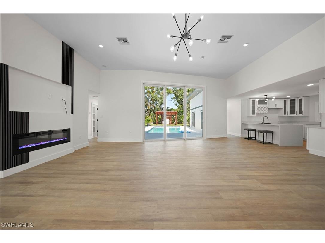 4310 Mcgregor Boulevard Fort Myers FL 33901 223050530 image1