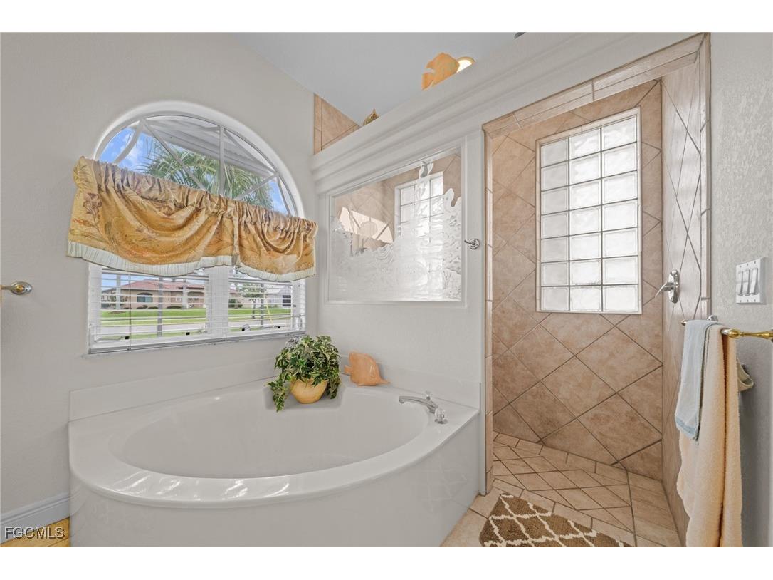 4310 Sands Boulevard Cape Coral FL 33914 2025010813 image22