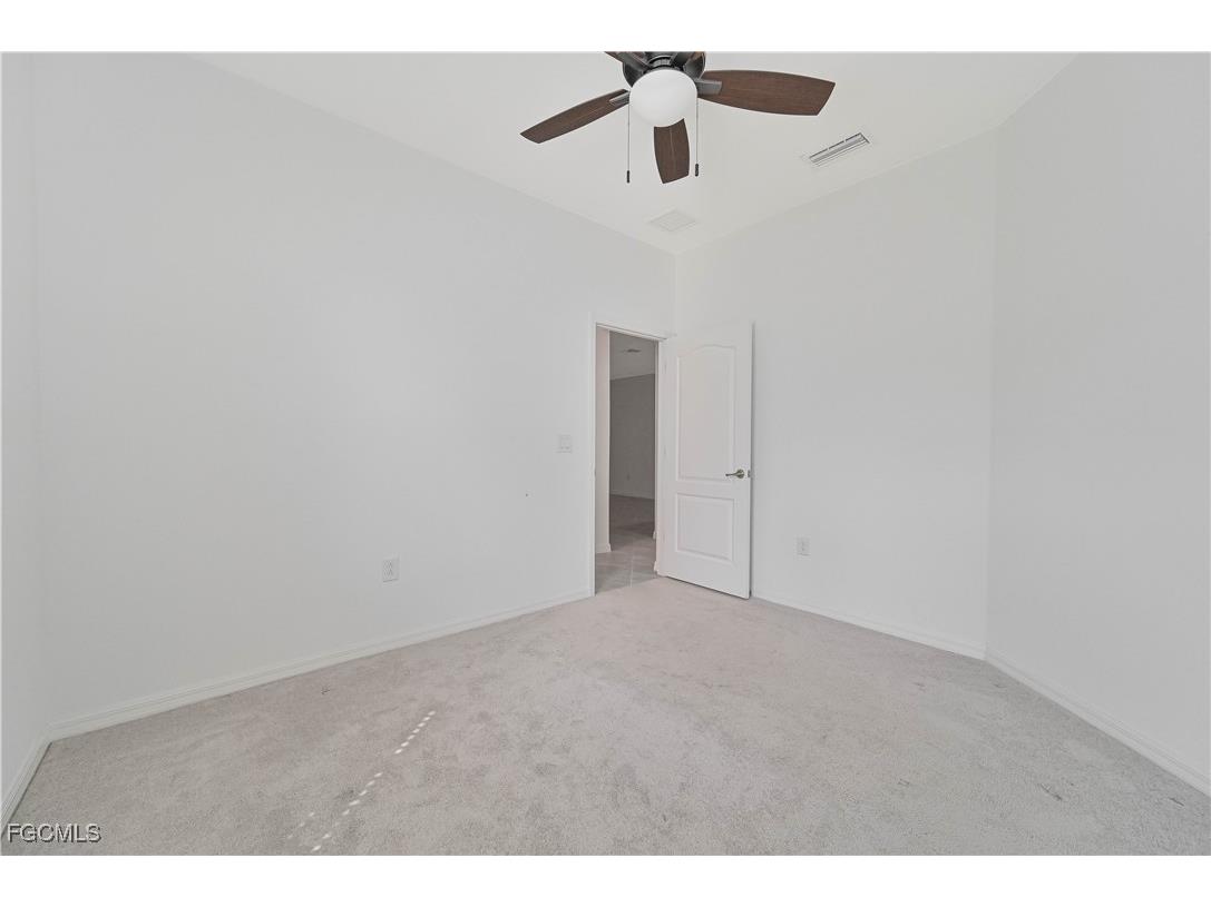 4316 Lemongrass Drive Fort Myers FL 33916 2025015527 image18