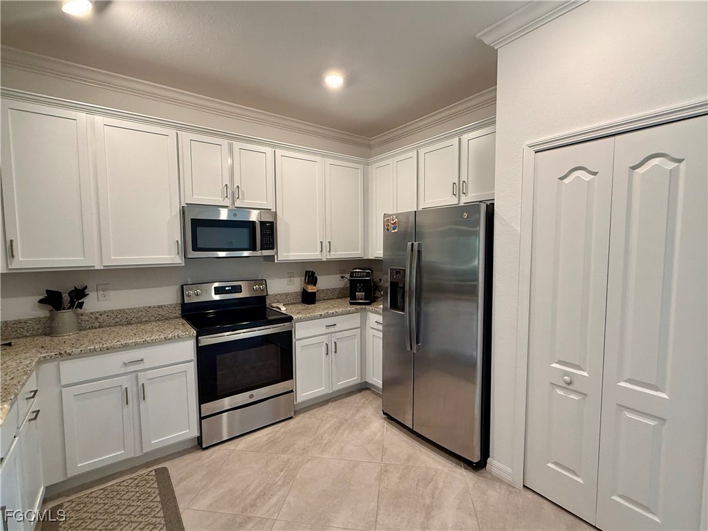 4316 Lemongrass Drive Fort Myers FL 33916 2025015527 image2