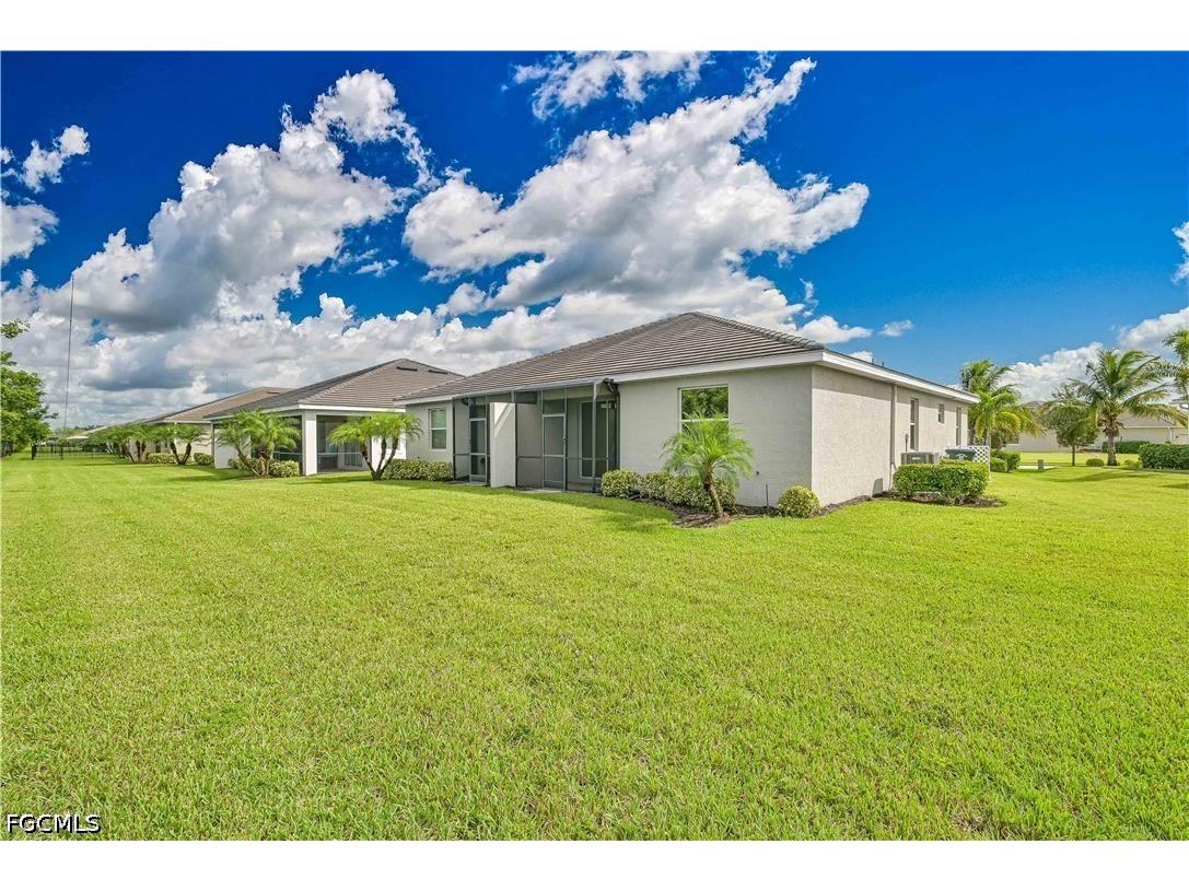 4316 Lemongrass Drive Fort Myers FL 33916 2026018348 image2
