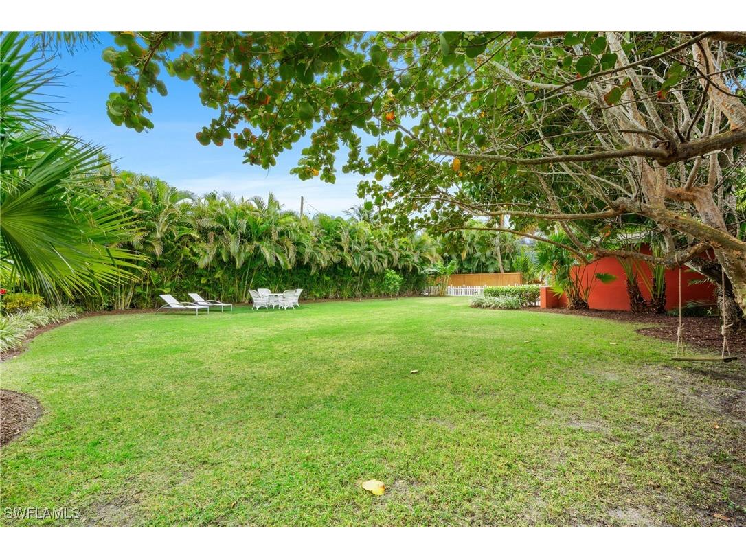 432 3rd Avenue N Naples FL 34102 225005671 image1