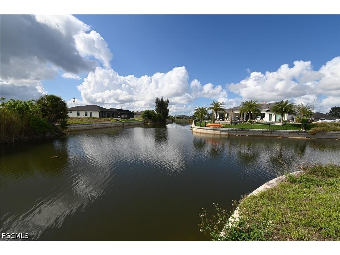 432 SW 22nd Street Cape Coral FL 33991 2026021757 image8