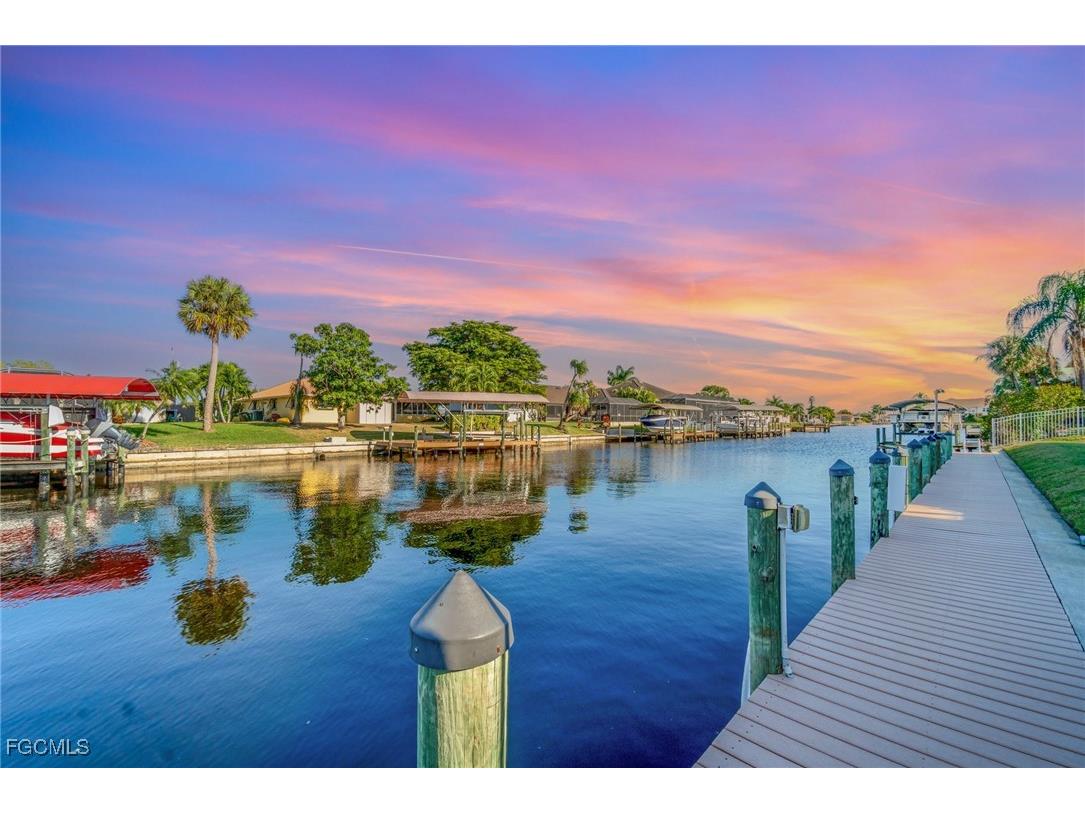 4321 Country Club Boulevard #207 Cape Coral FL 33904 2025022759 image1