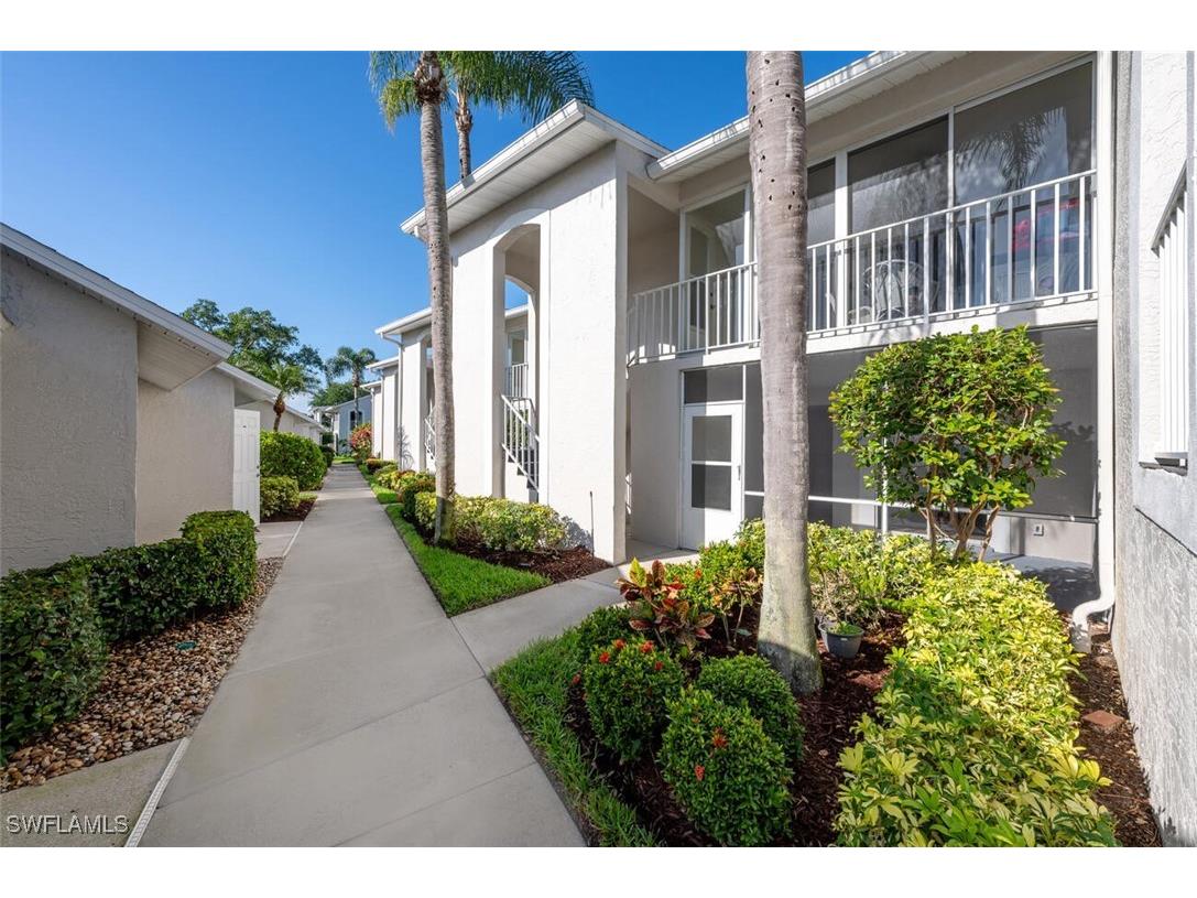 433 Country Hollow Court #C105 Naples FL 34104 225032843 image1