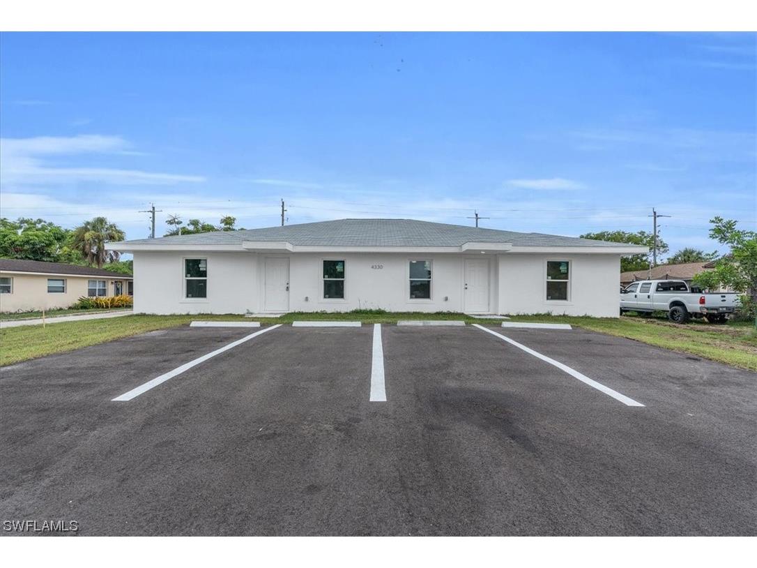 4330 Gulfstream Drive #A & B Naples FL 34112 223030865 image1