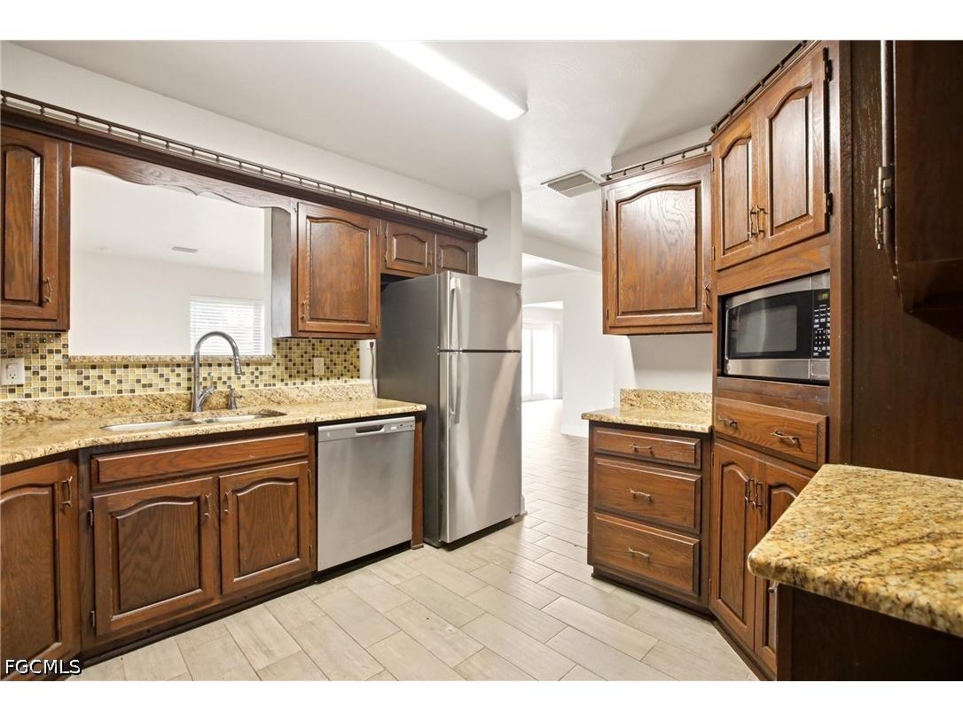 4331 Tufts Avenue Fort Myers FL 33901 2026025120 image2