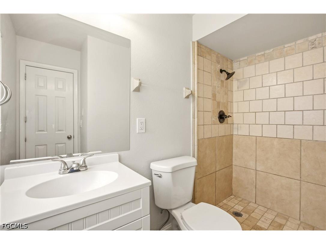 4331 Tufts Avenue Fort Myers FL 33901 2026025120 image5