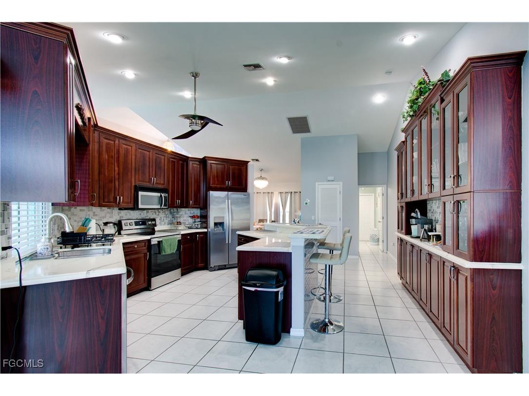 4332 Country Club Boulevard Cape Coral FL 33904 2025021437 image11