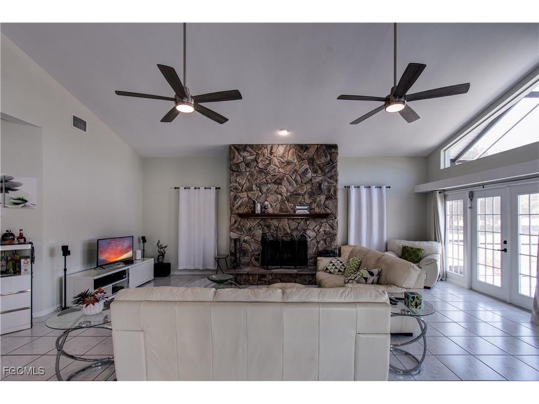 4332 Country Club Boulevard Cape Coral FL 33904 2025021437 image13