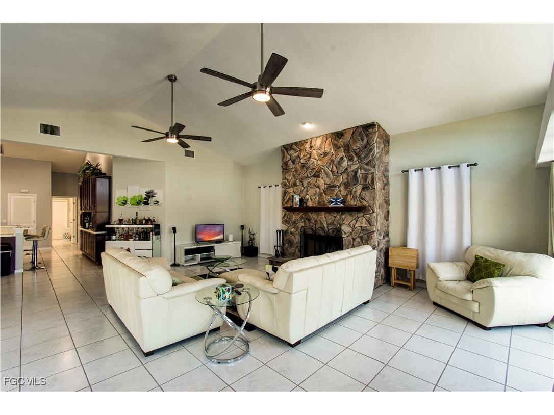 4332 Country Club Boulevard Cape Coral FL 33904 2025021437 image14