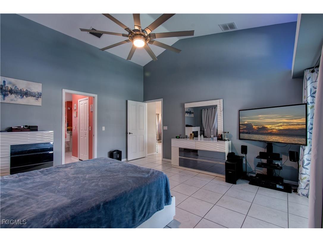 4332 Country Club Boulevard Cape Coral FL 33904 2025021437 image18