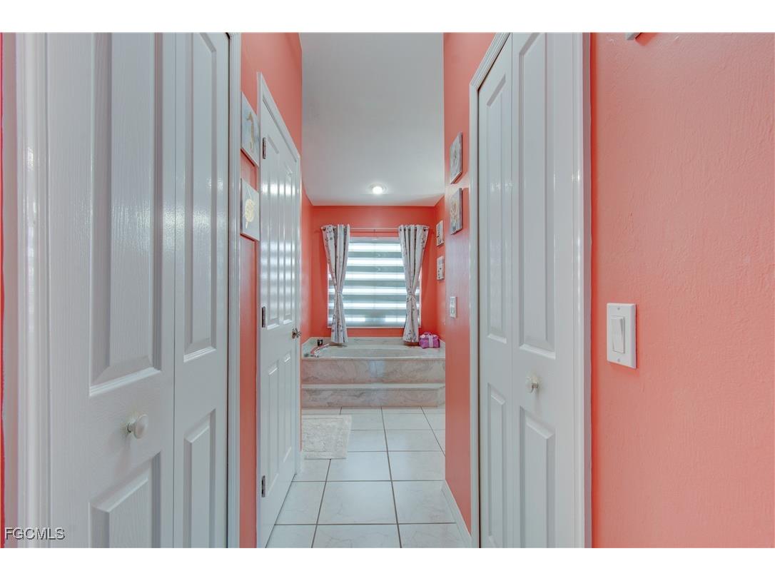 4332 Country Club Boulevard Cape Coral FL 33904 2025021437 image20