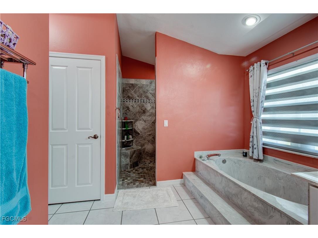 4332 Country Club Boulevard Cape Coral FL 33904 2025021437 image23