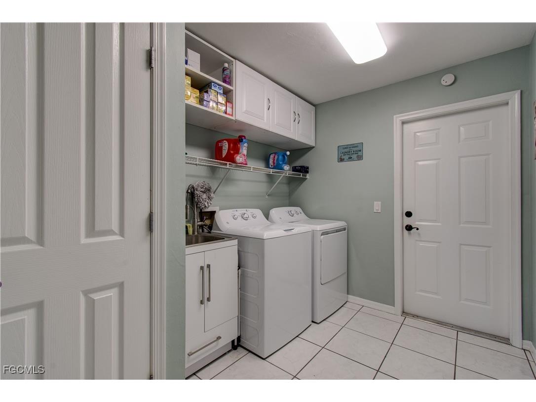 4332 Country Club Boulevard Cape Coral FL 33904 2025021437 image25