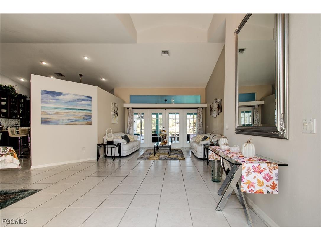 4332 Country Club Boulevard Cape Coral FL 33904 2025021437 image3