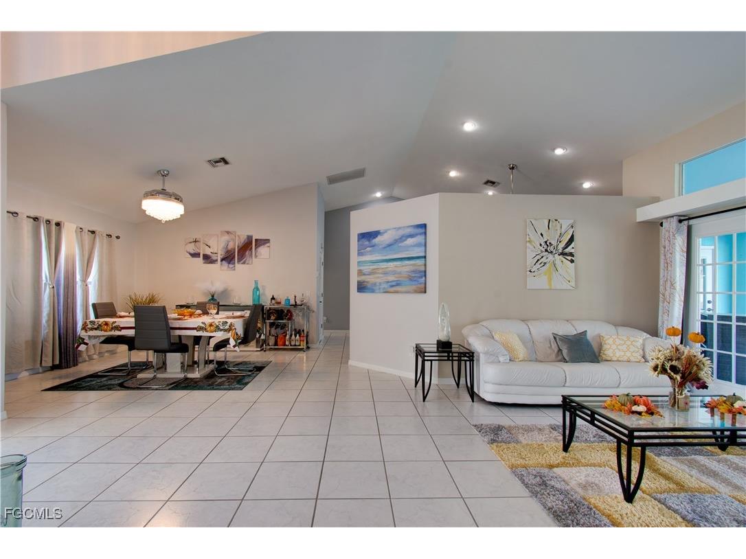 4332 Country Club Boulevard Cape Coral FL 33904 2025021437 image5