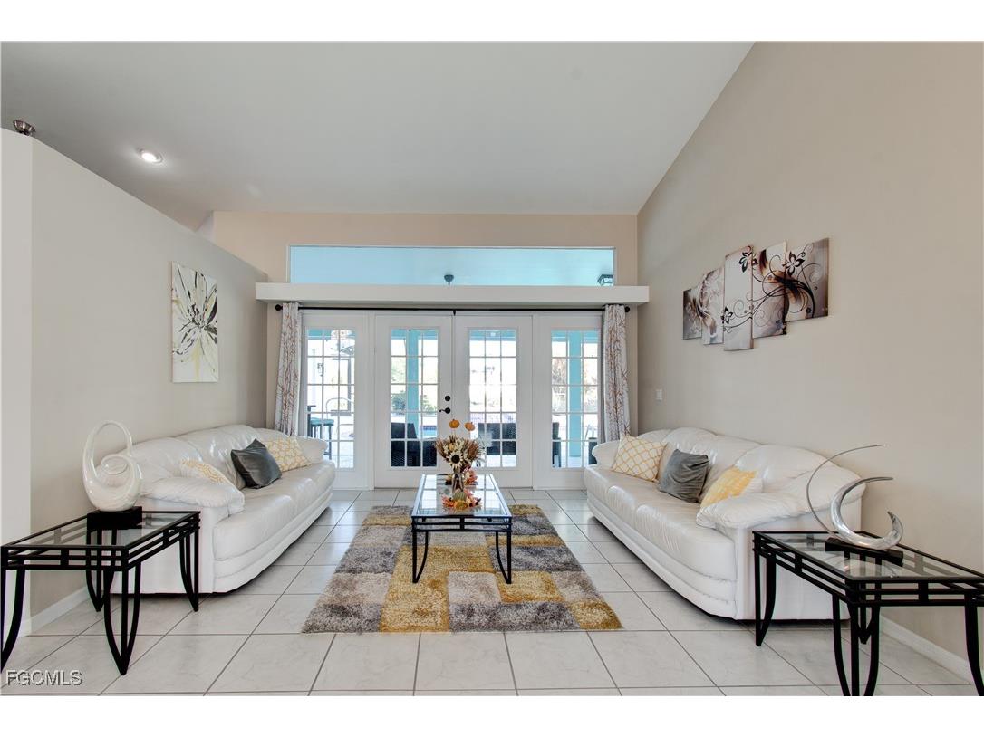 4332 Country Club Boulevard Cape Coral FL 33904 2025021437 image8