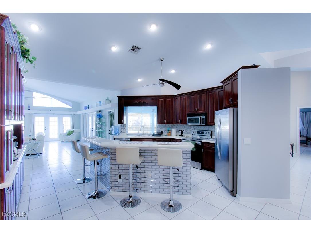 4332 Country Club Boulevard Cape Coral FL 33904 2025021437 image9