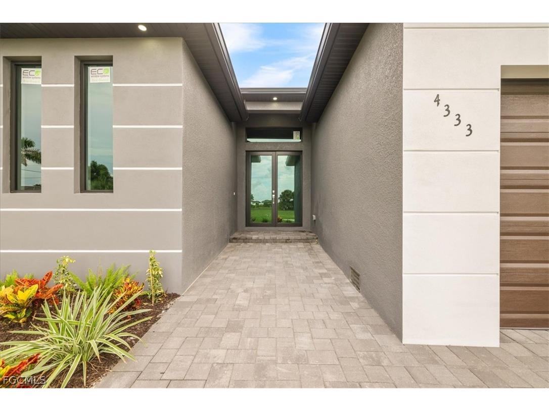4333 NW 33rd Lane Cape Coral FL 33993 2026010127 image2