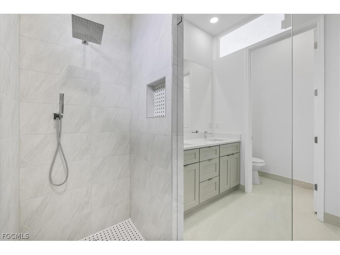 4333 NW 33rd Lane Cape Coral FL 33993 2026010127 image23