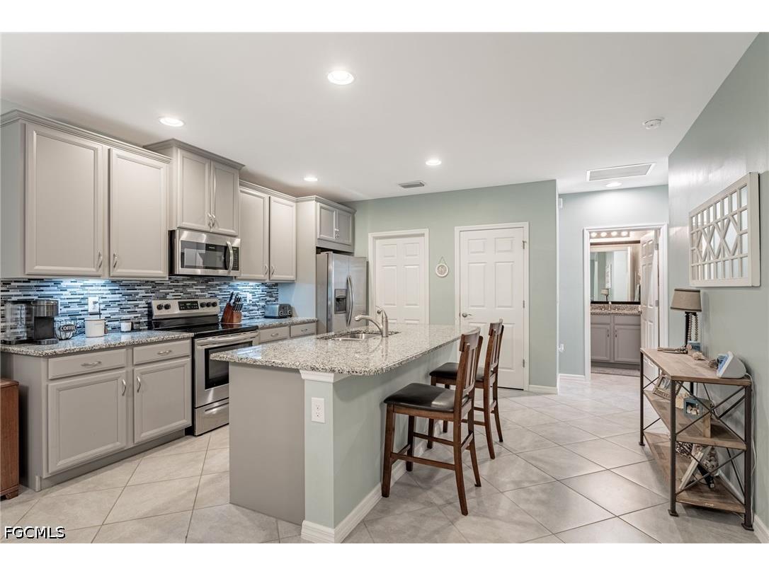4334 Dutchess Park Road Fort Myers FL 33916 2026019278 image4