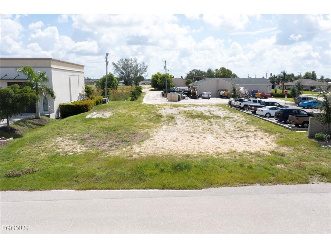 4337 & 4339 SW 9th Avenue Cape Coral FL 33914 2025005977 image14