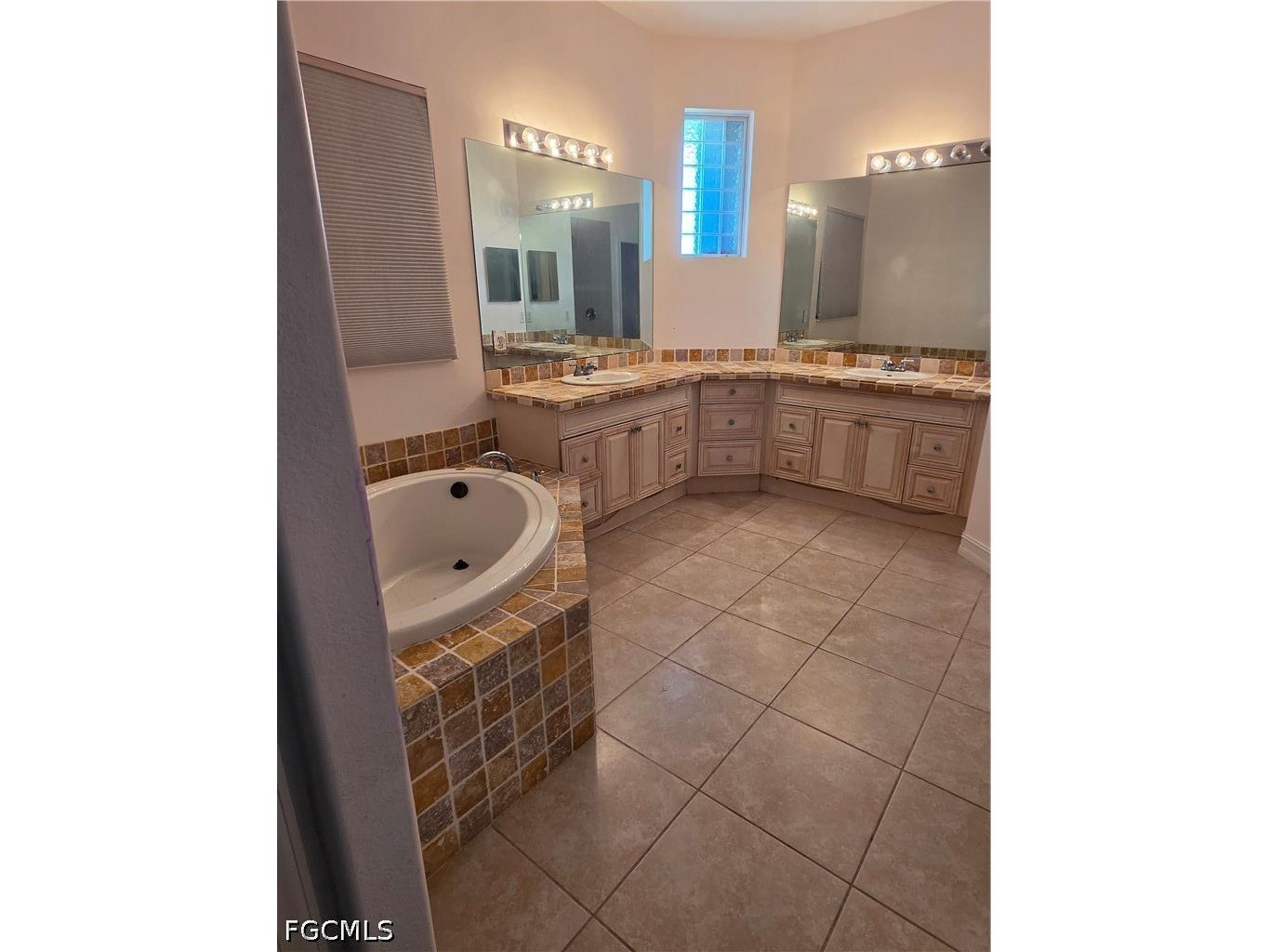 4338 Jacaranda Parkway W Cape Coral FL 33993 2026023872 image5