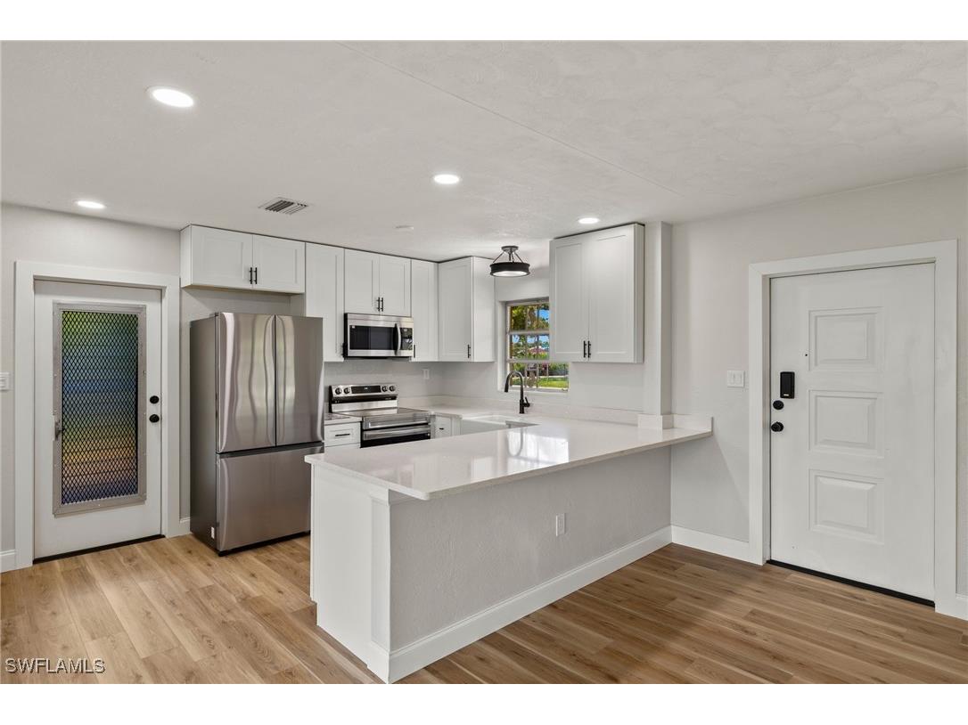 4339 Orangewood Avenue Fort Myers FL 33901 224066935 image1