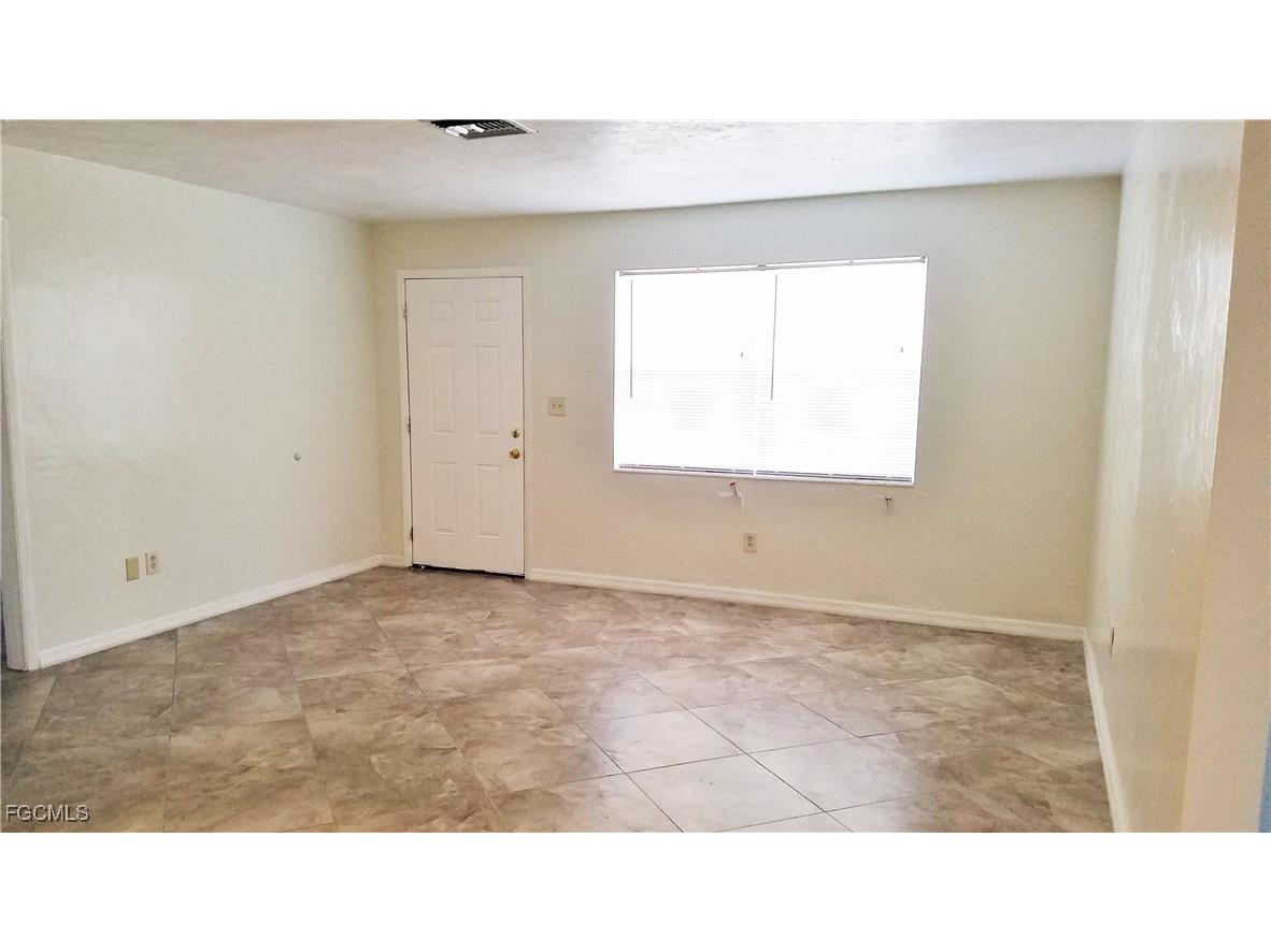 434 Buena Vista Boulevard S Fort Myers FL 33905 2025009339 image3