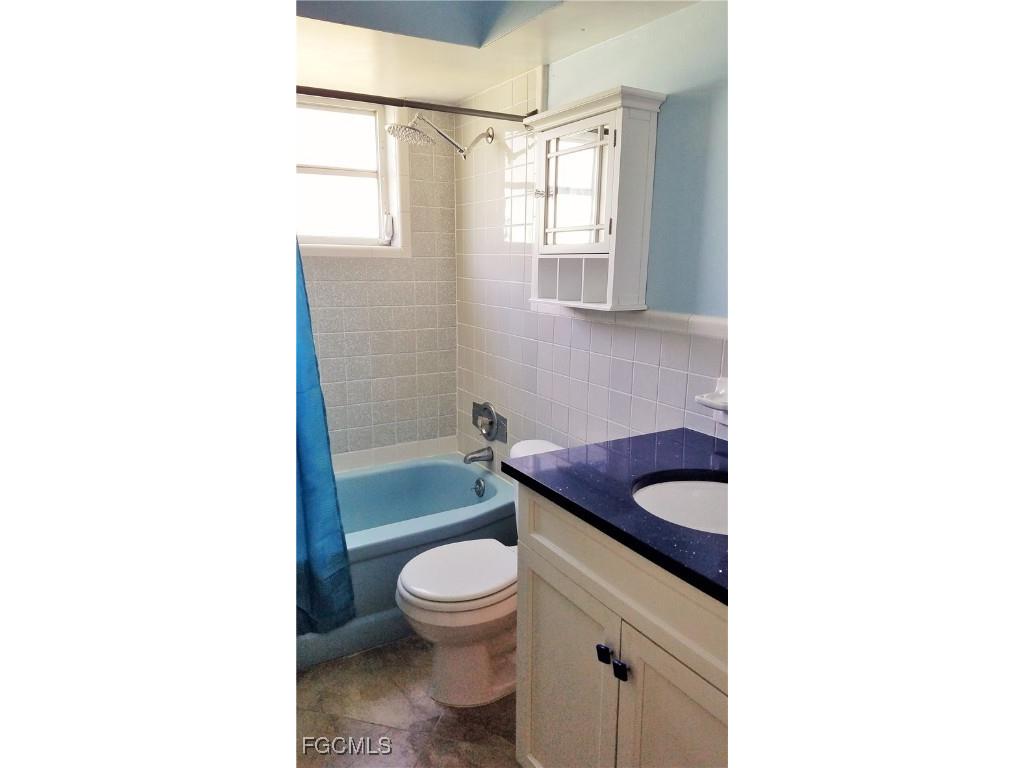 434 Buena Vista Boulevard S Fort Myers FL 33905 2025009339 image9