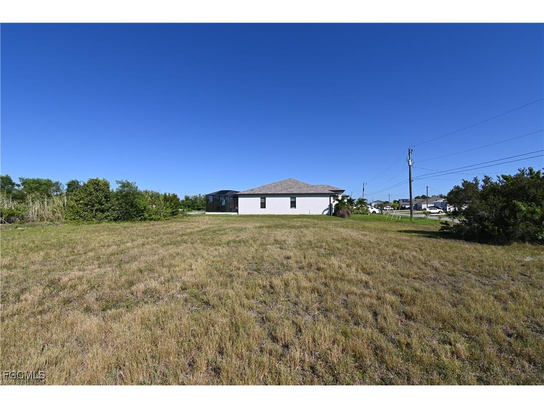 434 SW 30th Avenue Cape Coral FL 33991 2025015750 image5