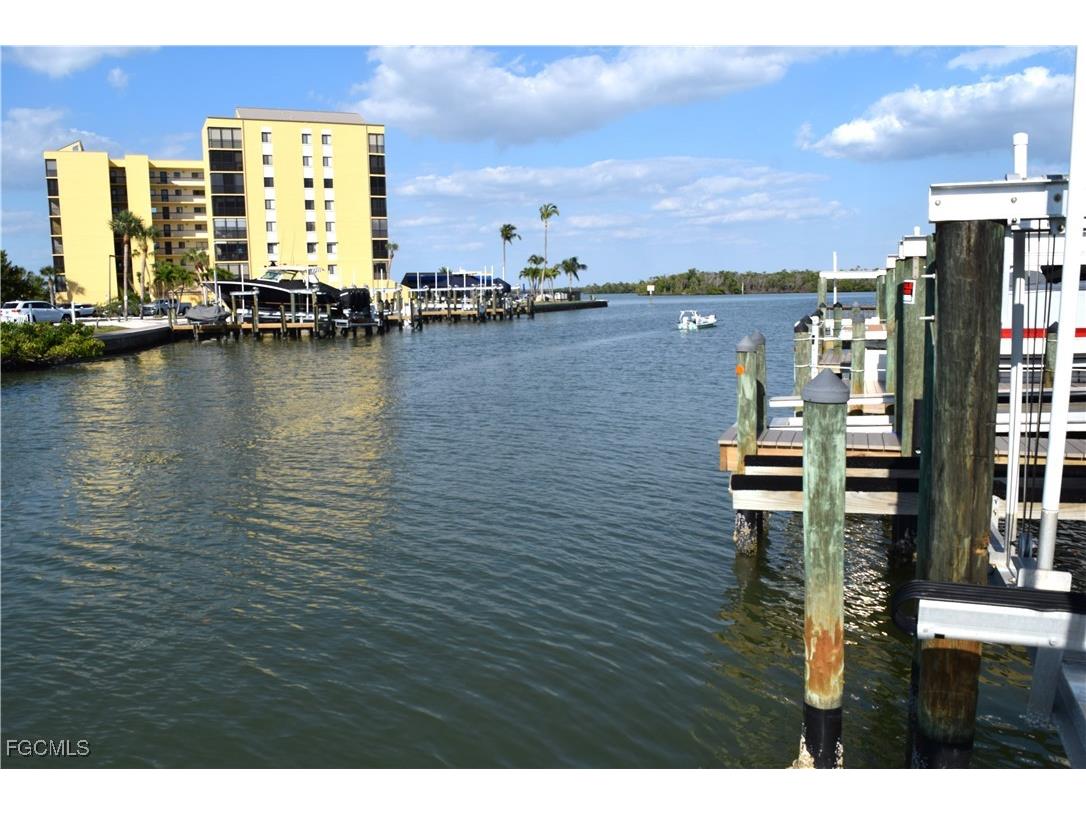 4341 Bay Beach Lane Fort Myers Beach FL 33931 2025023377 image15