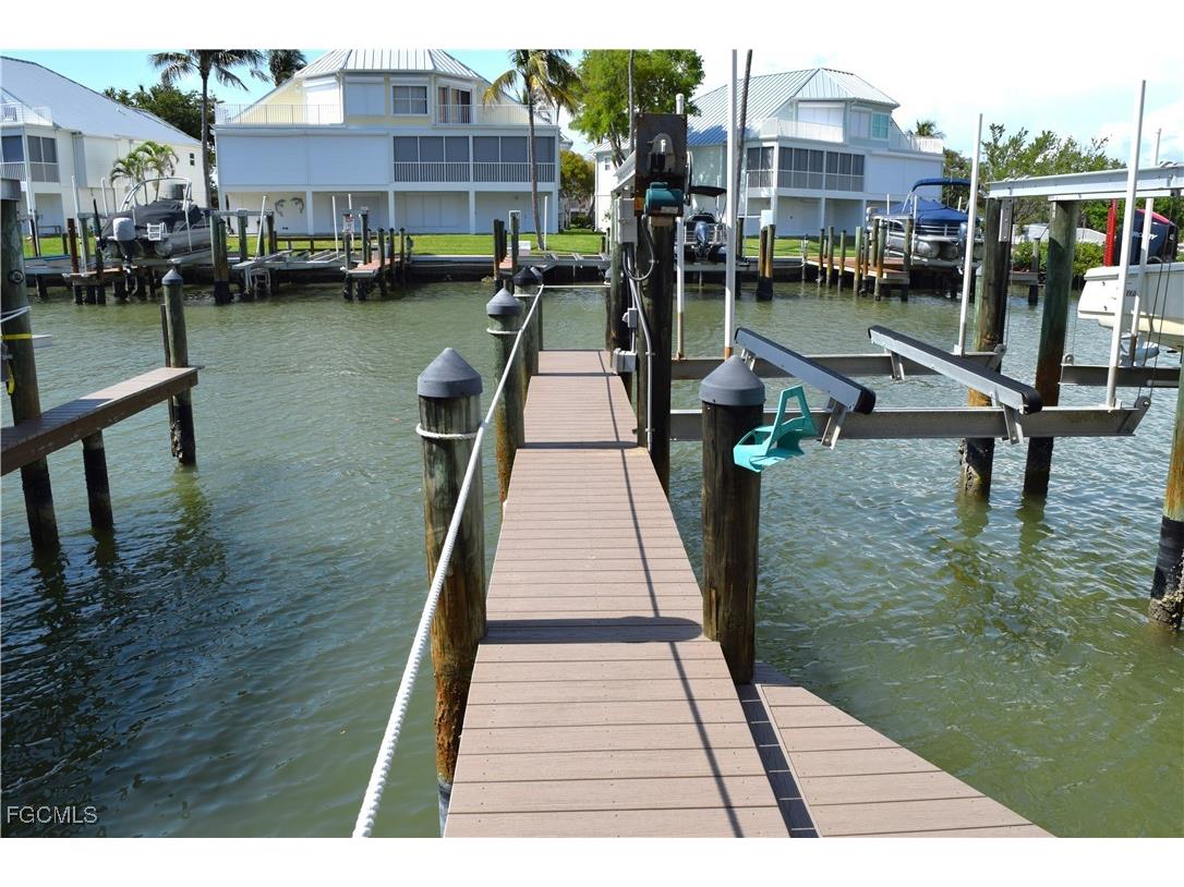 4341 Bay Beach Lane Fort Myers Beach FL 33931 2025023377 image3