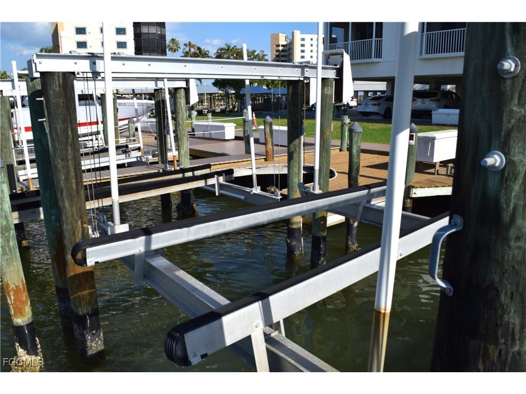 4341 Bay Beach Lane Fort Myers Beach FL 33931 2025023377 image6