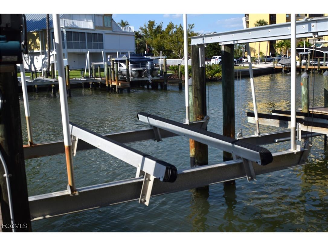 4341 Bay Beach Lane Fort Myers Beach FL 33931 2025023377 image7