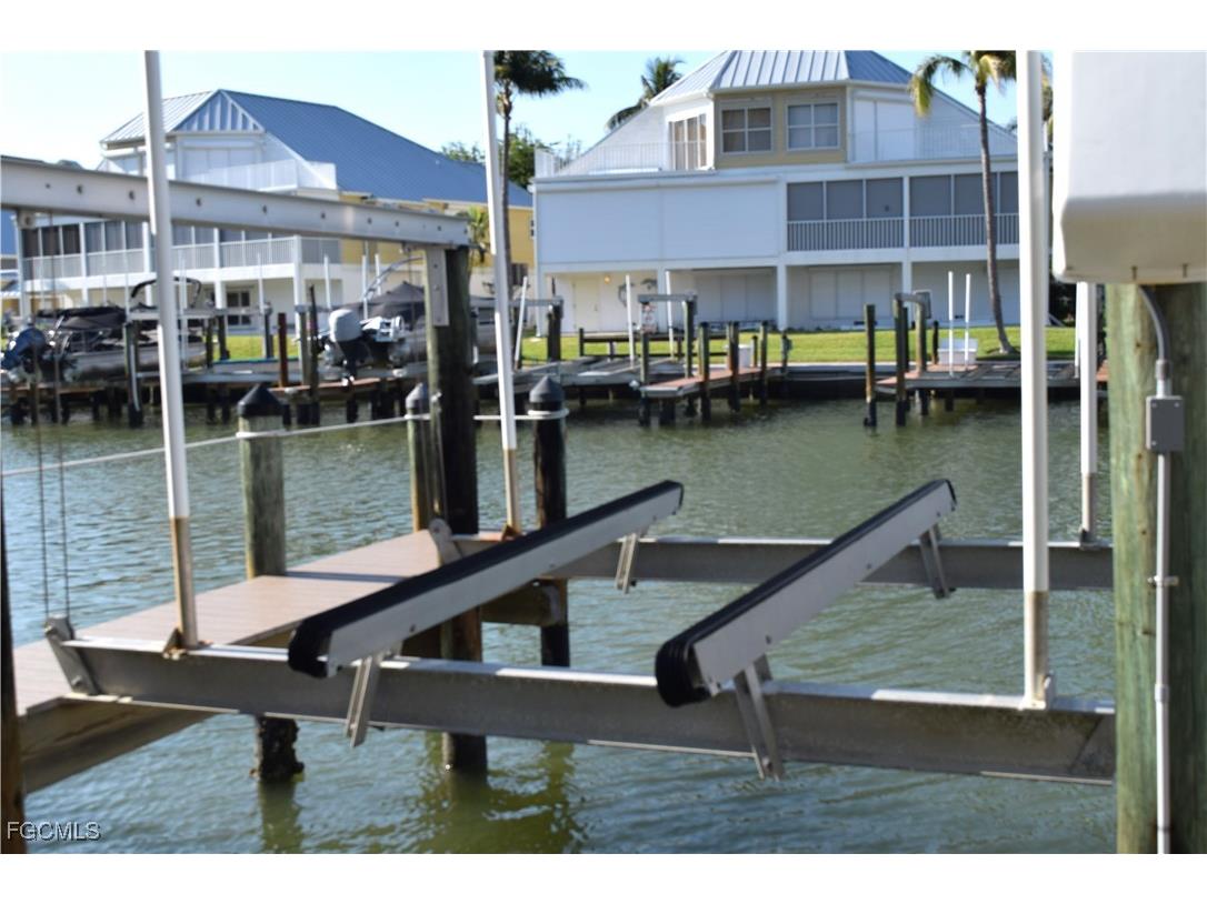 4341 Bay Beach Lane Fort Myers Beach FL 33931 2025023377 image8