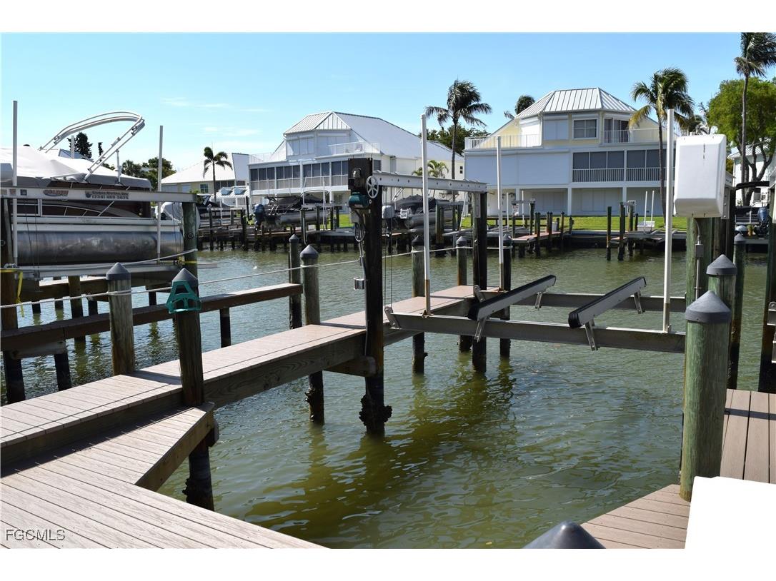 4341 Bay Beach Lane Fort Myers Beach FL 33931 2025023377 image9