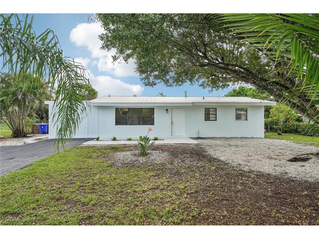 4345 Tufts Avenue Fort Myers FL 33901 2025009752 image1