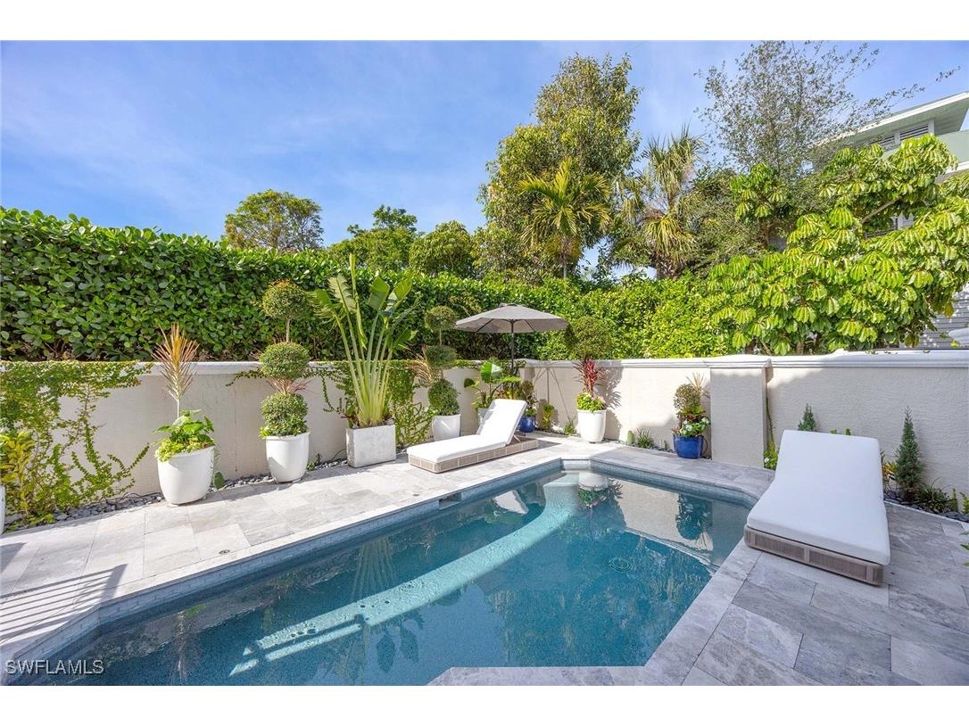 435 8th Avenue S #102 Naples FL 34102 225008183 image1