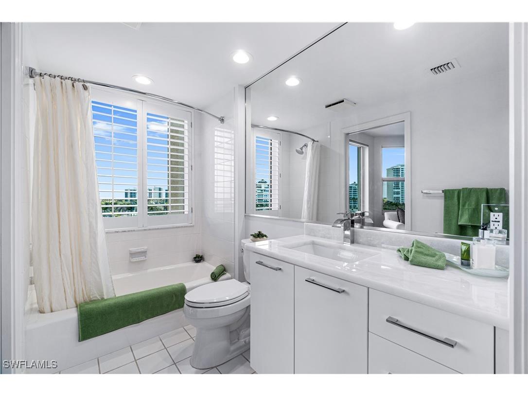 435 Dockside Drive #B702 Naples FL 34110 225085018 image24