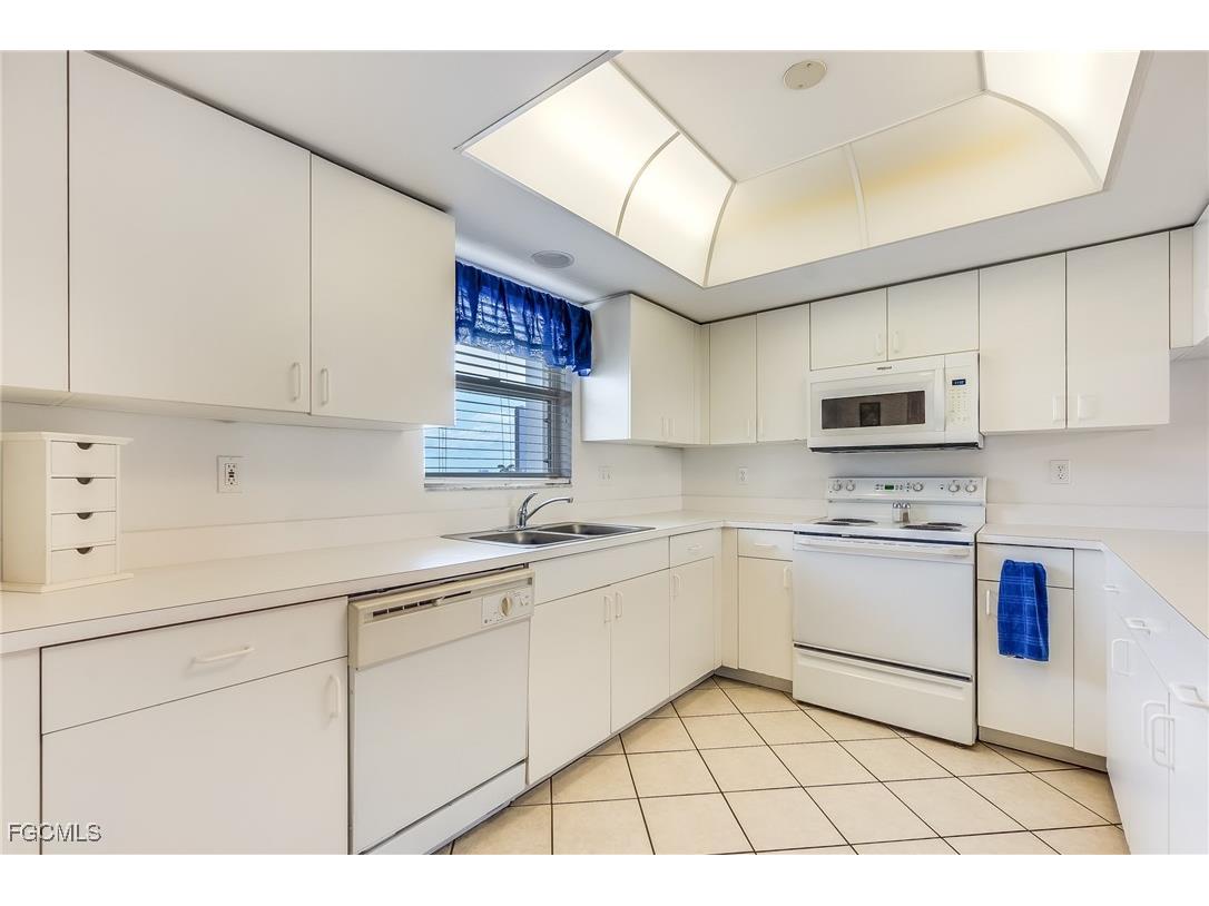 4351 Bay Beach Lane #332 Fort Myers Beach FL 33931 2025022652 image8