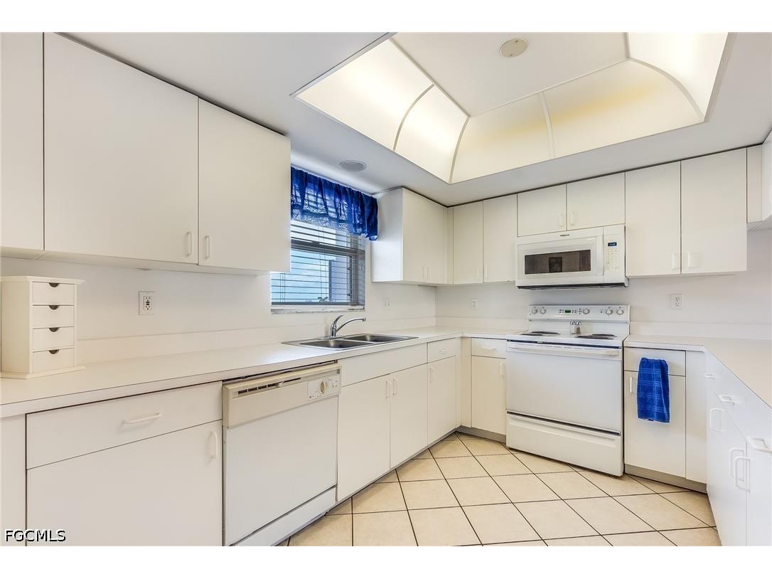 4351 Bay Beach Lane #332 Fort Myers Beach FL 33931 2026020592 image9